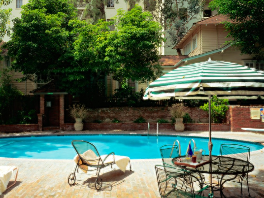 54887cf4b6e03e8c2d0cb133_chateau-marmont-los-angeles-pool-cr-tim-street-porter-corbis